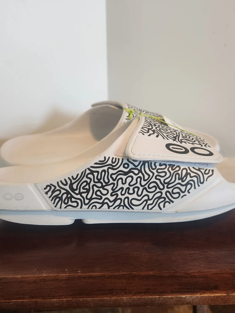 NEW OOFOS OOAHH Sport Flex Limited Slides Men’s Size 12 White Labyrinth Black